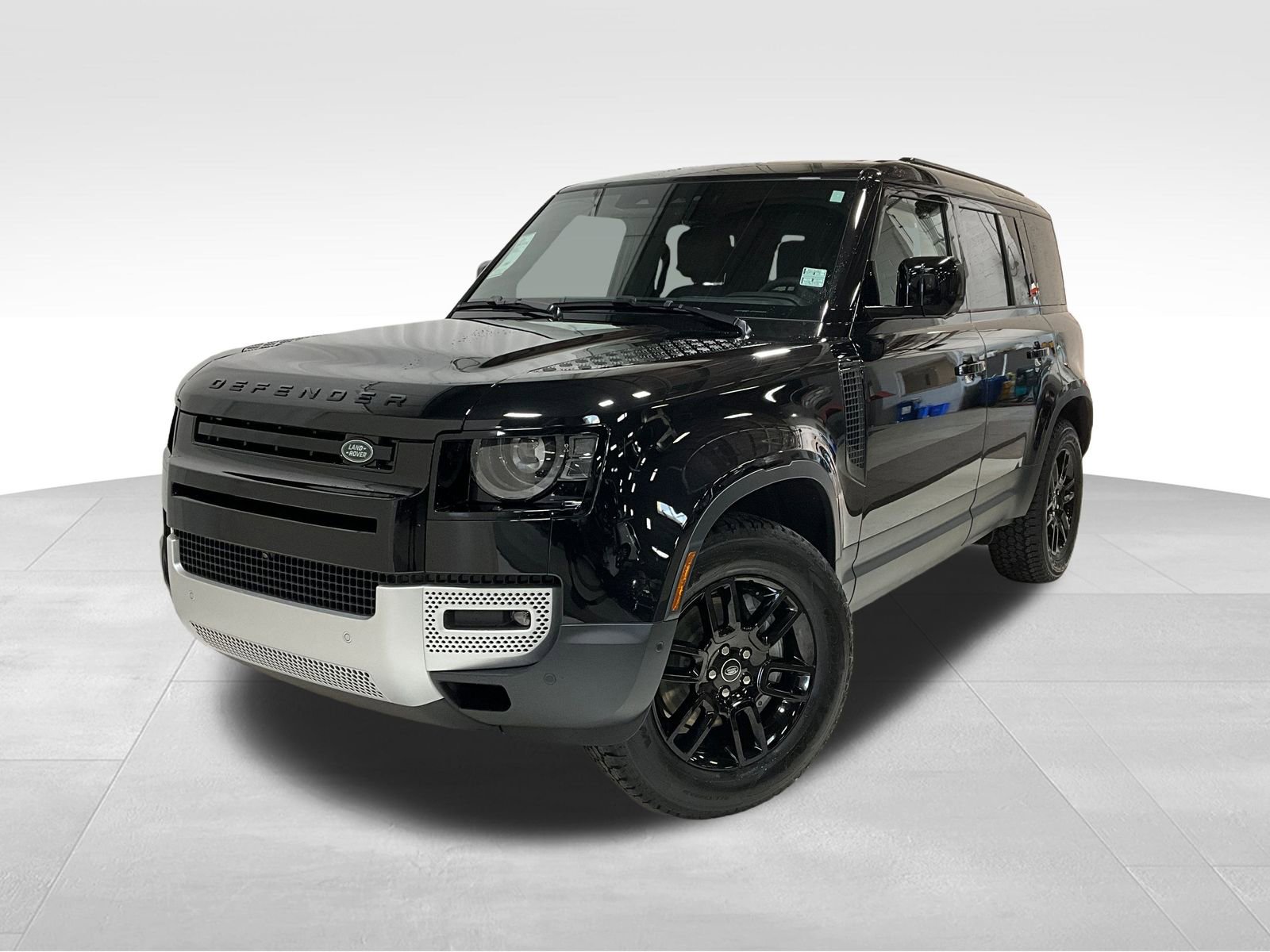 2025 Land Rover Defender S's photo