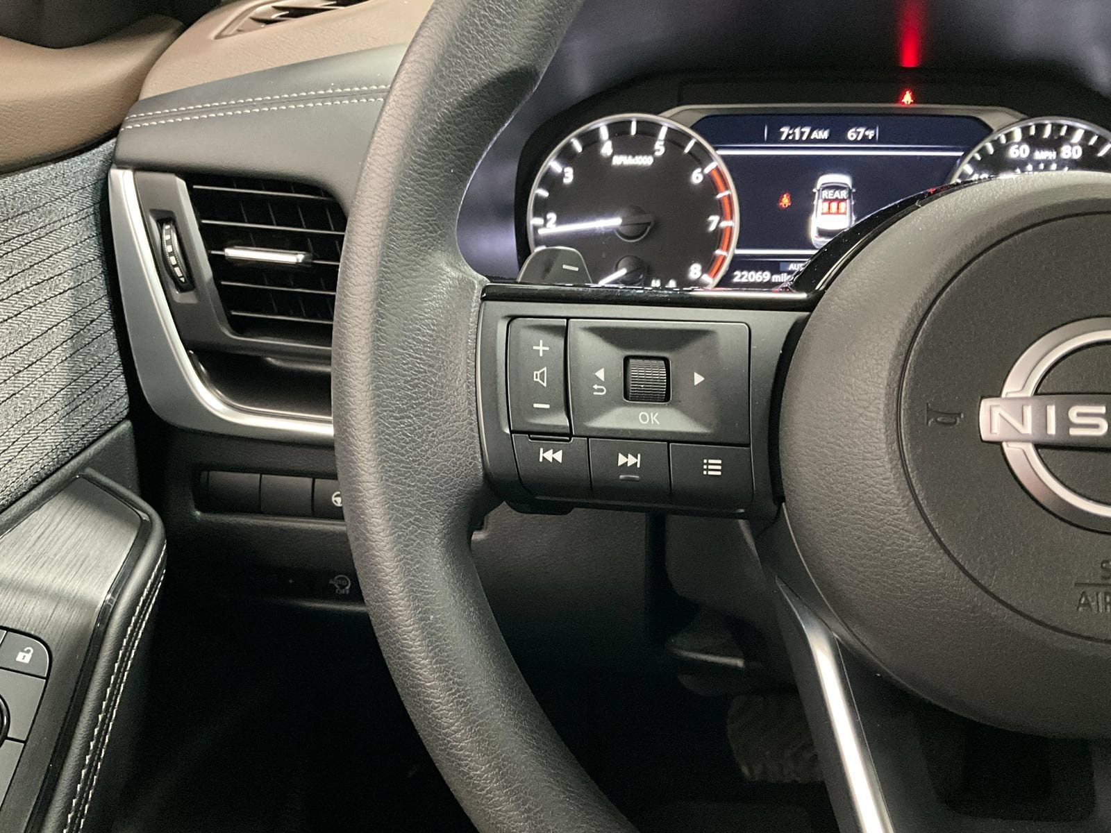 2023 Nissan Rogue SV - Photo 19