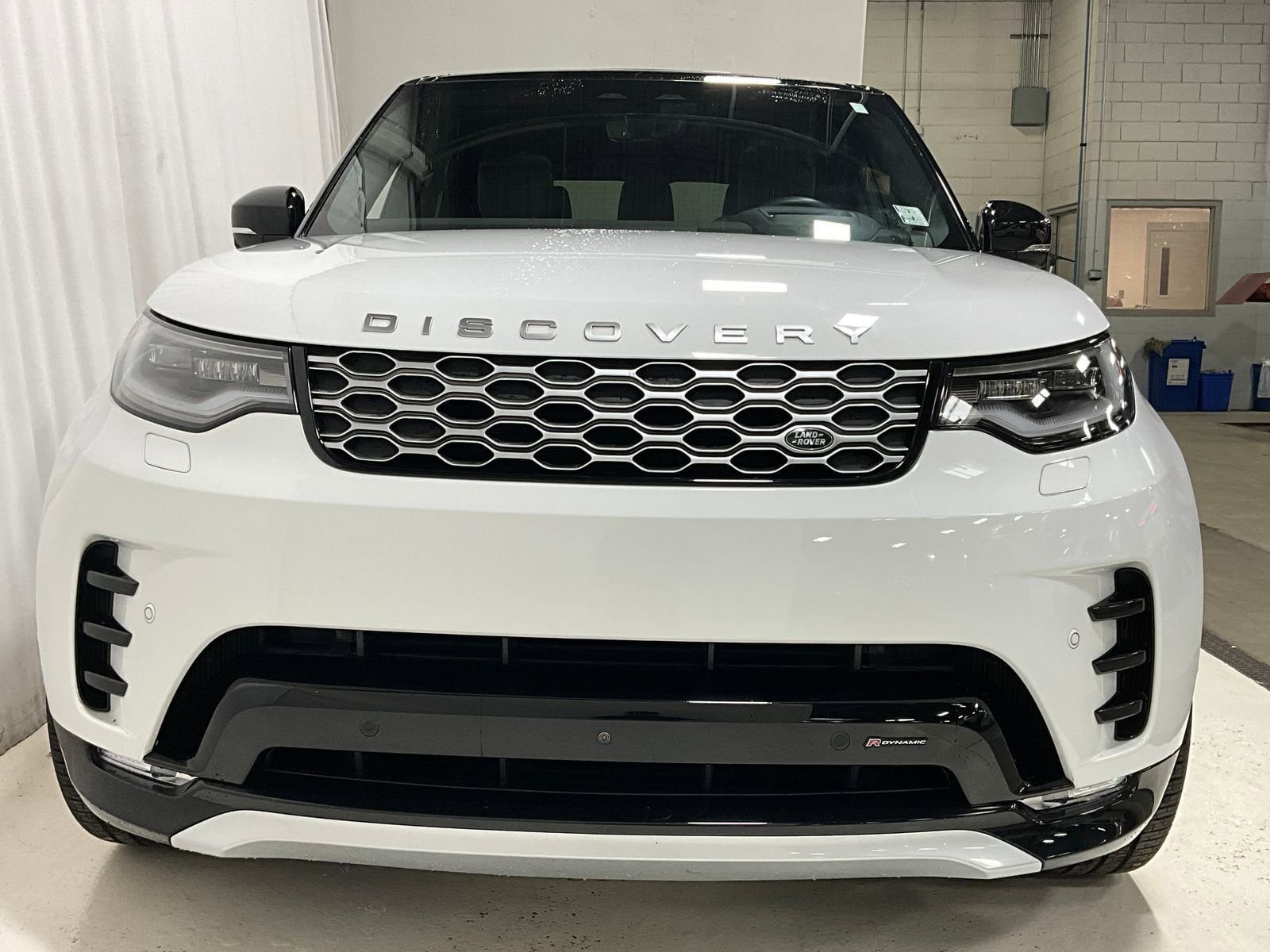 Used 2023 Land Rover Discovery Metropolitan Edition with VIN SALRW4EU7P2474334 for sale in Des Moines, IA