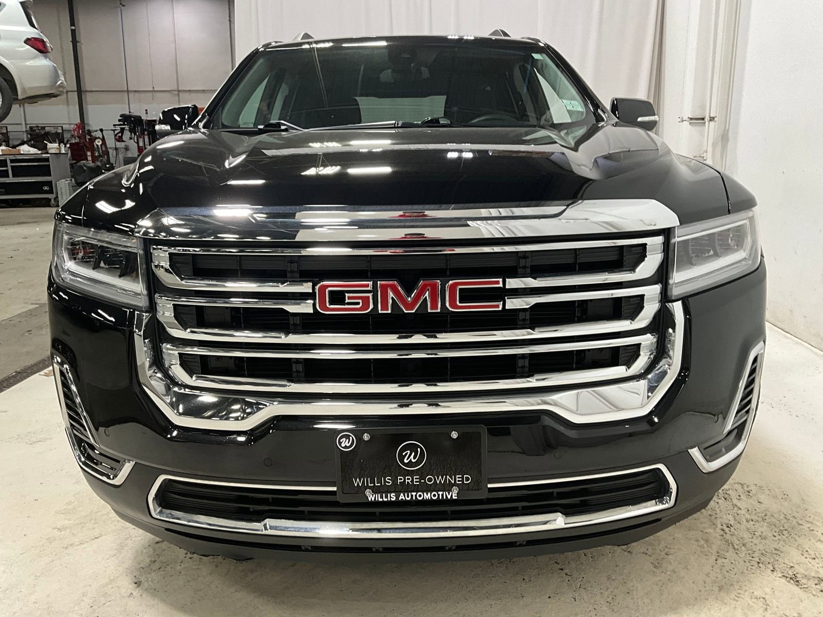 Used 2023 GMC Acadia SLE with VIN 1GKKNRL46PZ179104 for sale in Des Moines, IA