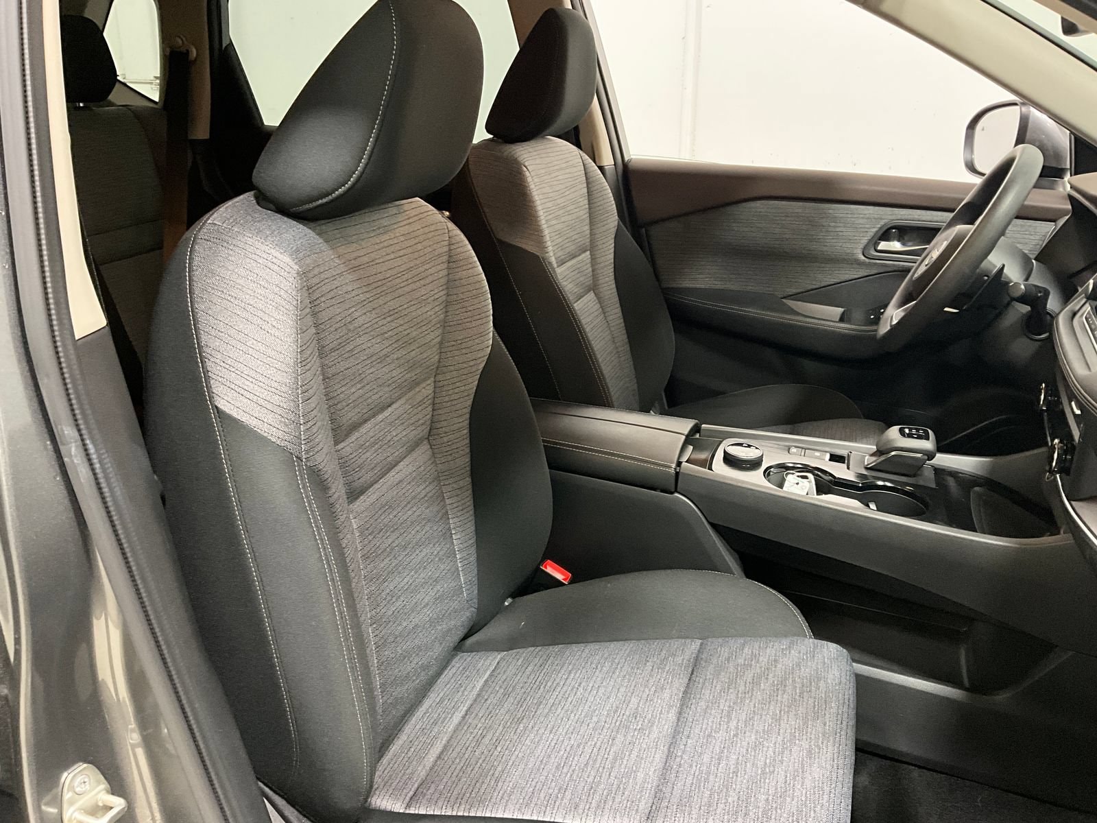 2023 Nissan Rogue SV - Photo 7