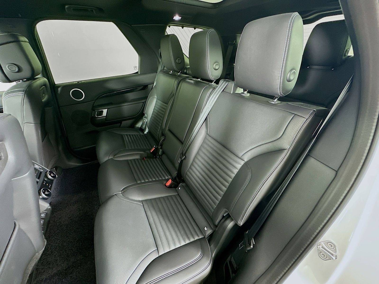 2025 Land Rover Discovery S - Photo 38