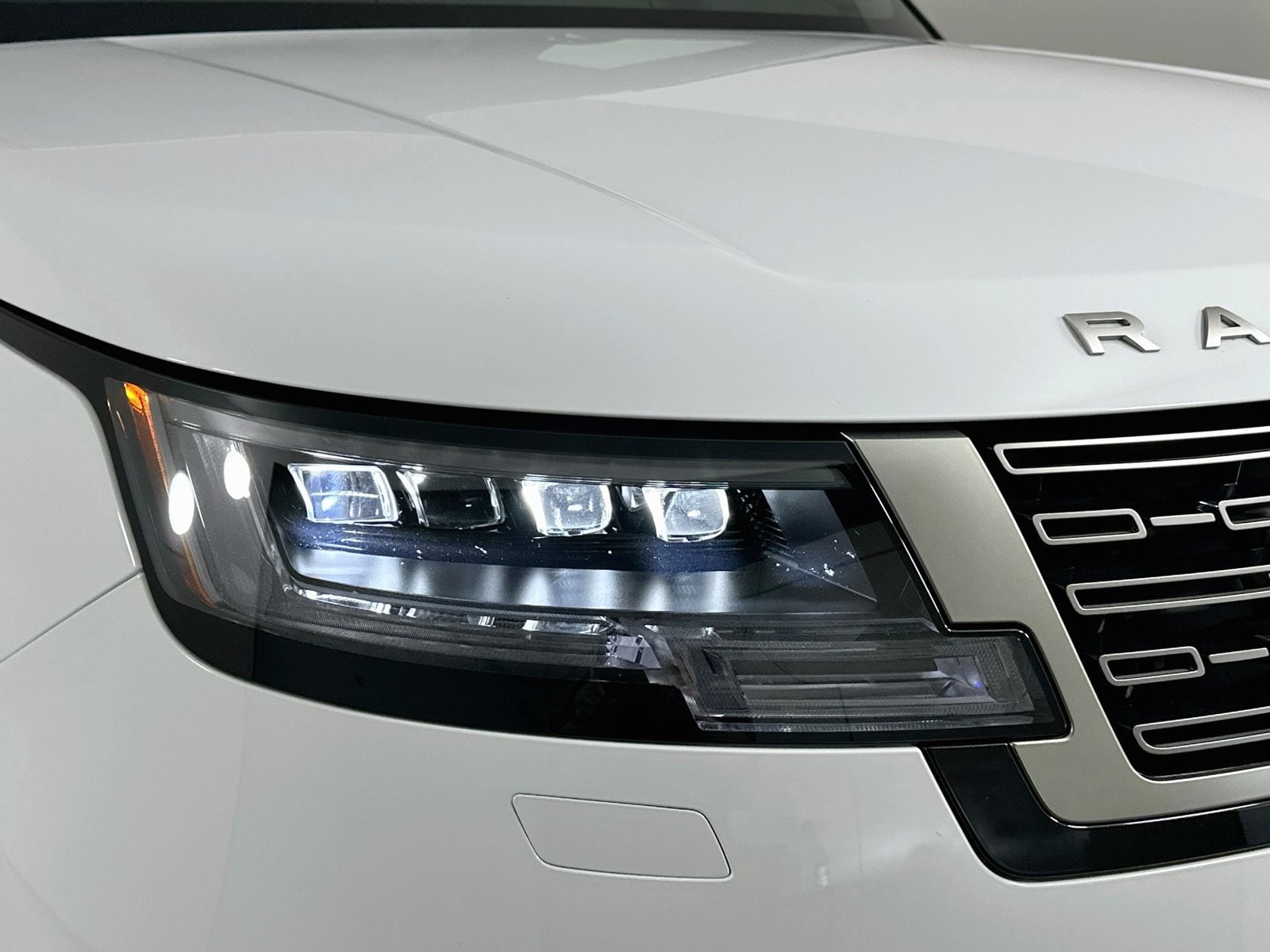2026 Land Rover Range Rover SE - Photo 9