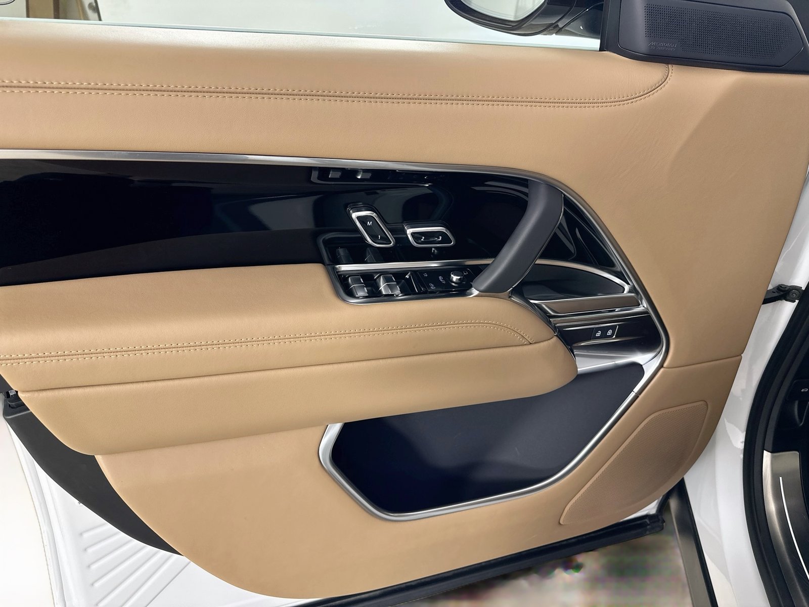 2026 Land Rover Range Rover SE - Photo 16