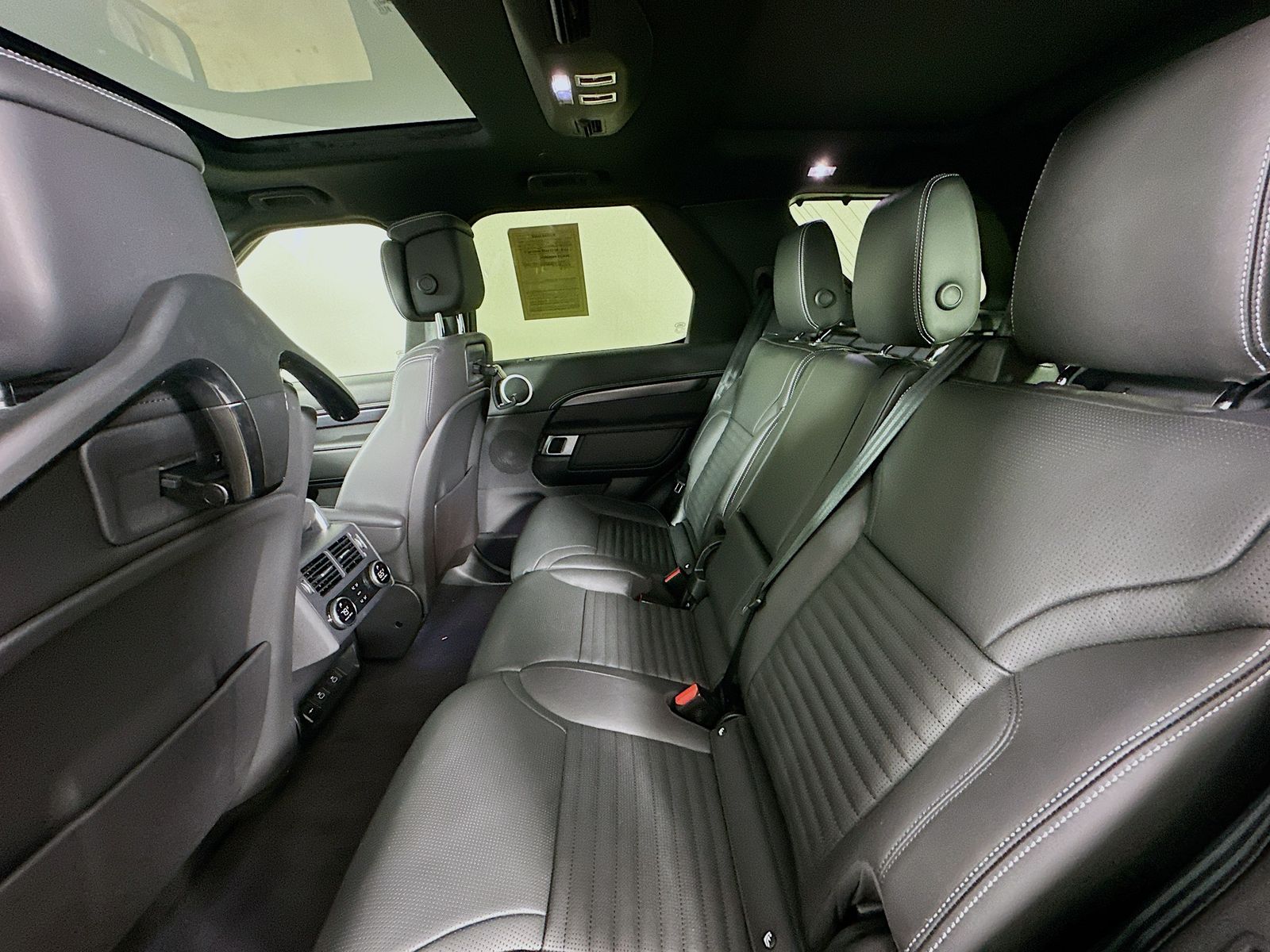 2025 Land Rover Discovery Metropolitan Edition - Photo 37
