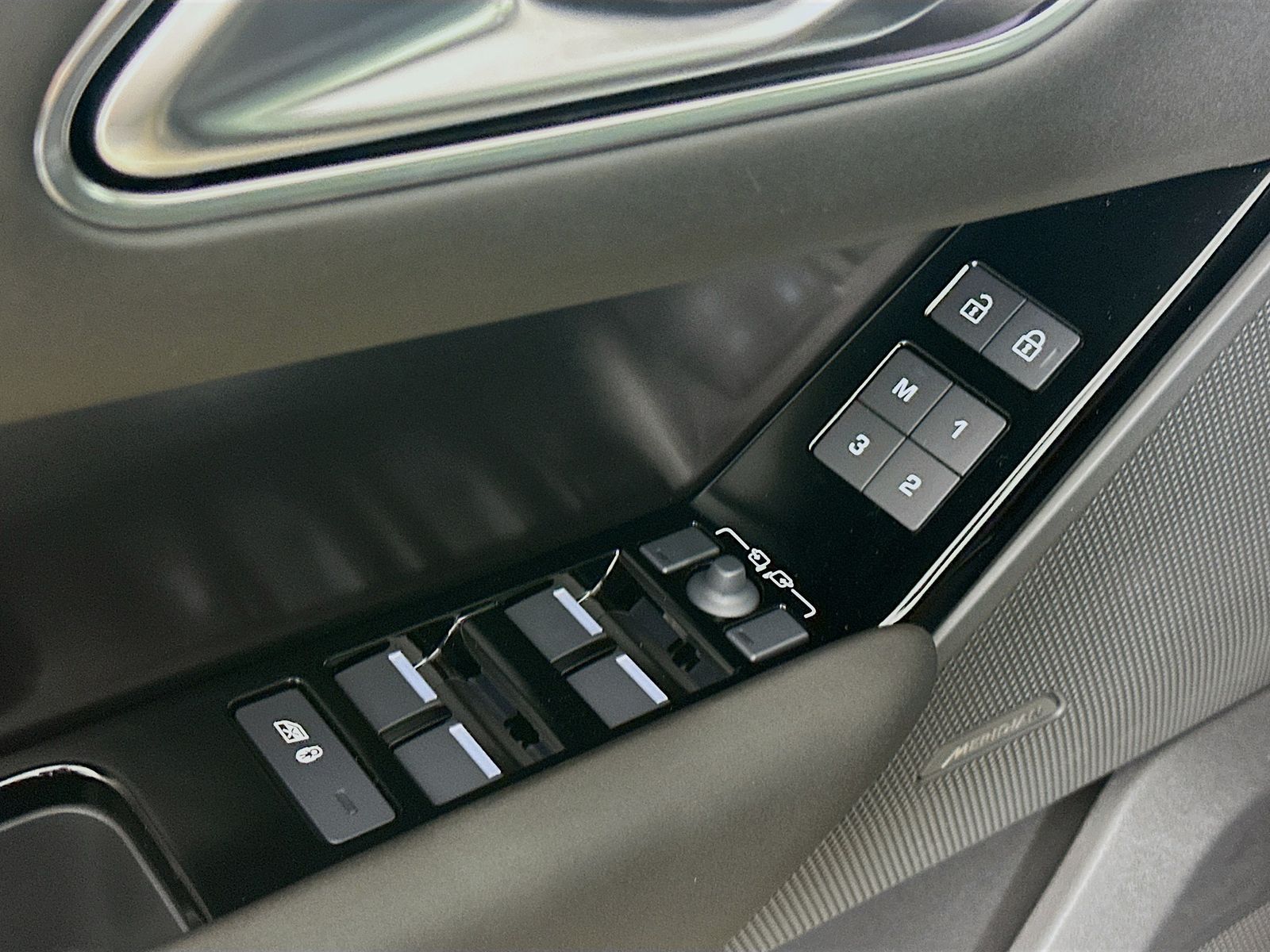 2026 Land Rover Range Rover Velar Dynamic SE - Photo 18