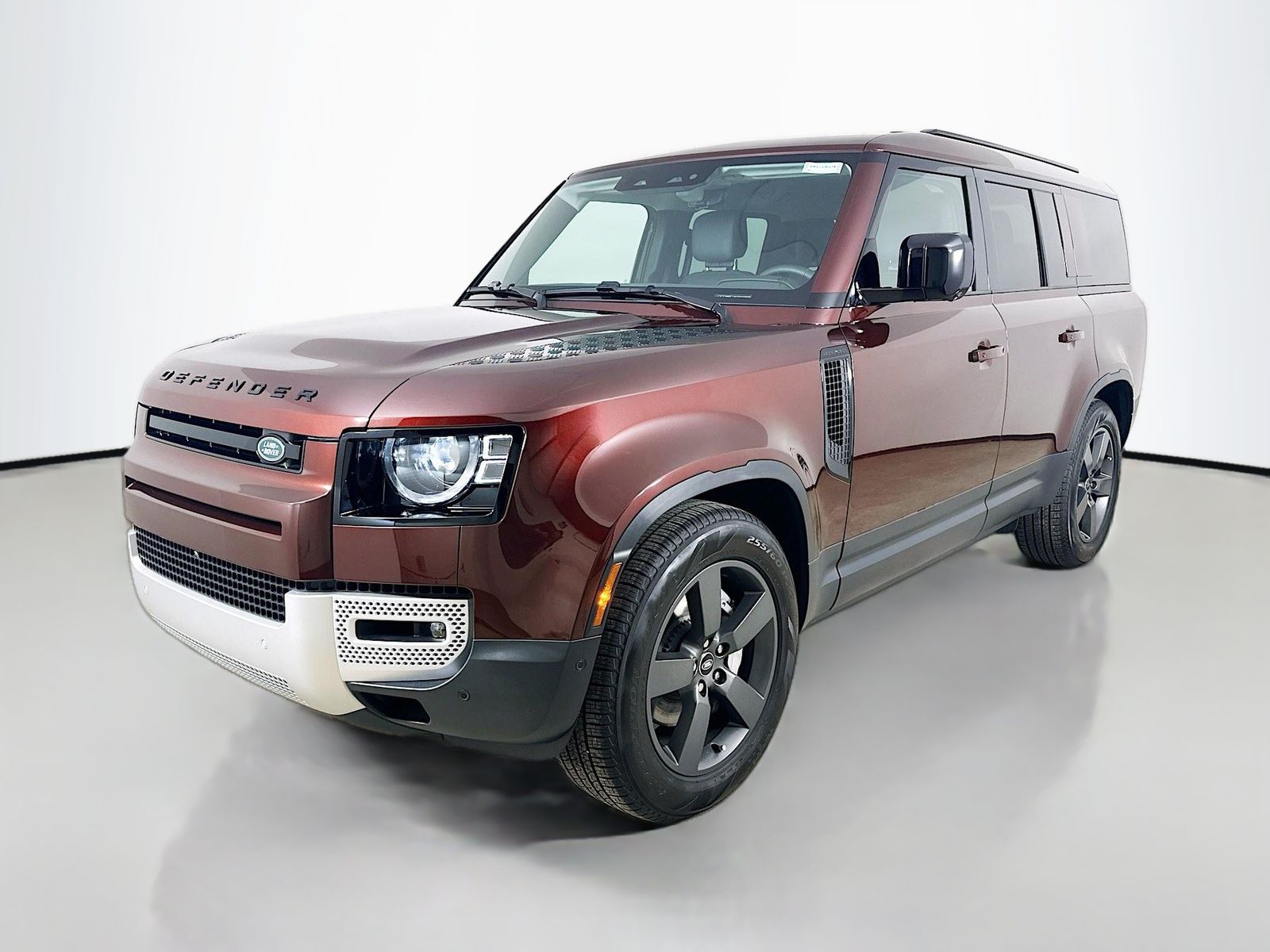2025 Land Rover Defender 130 S P400's photo