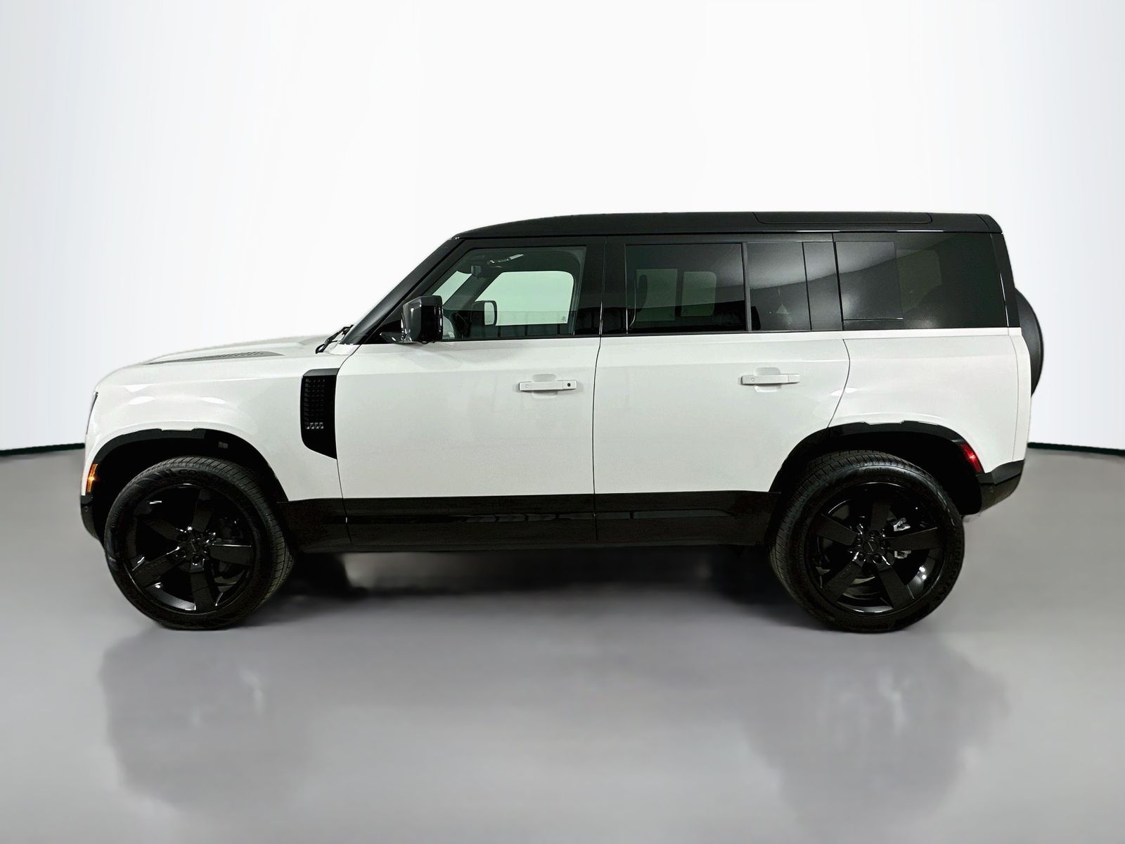 2026 Land Rover Defender X-Dynamic SE - Photo 8