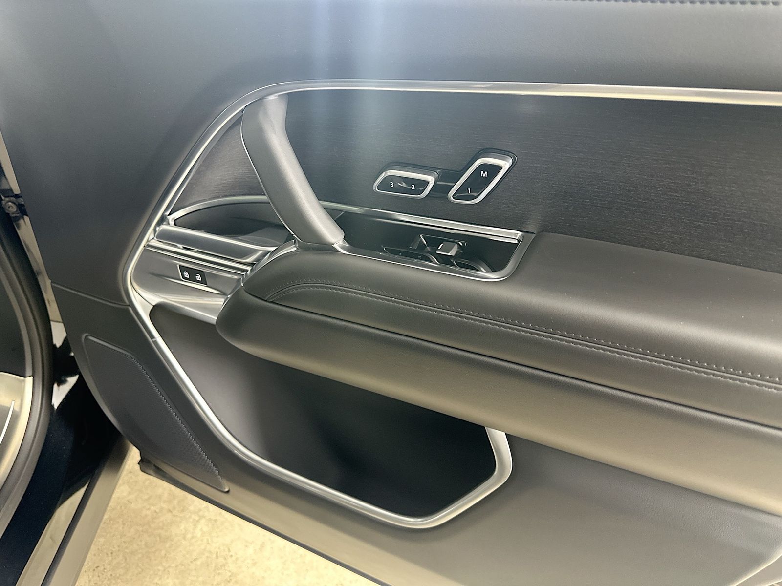 2025 Land Rover Range Rover SE - Photo 42