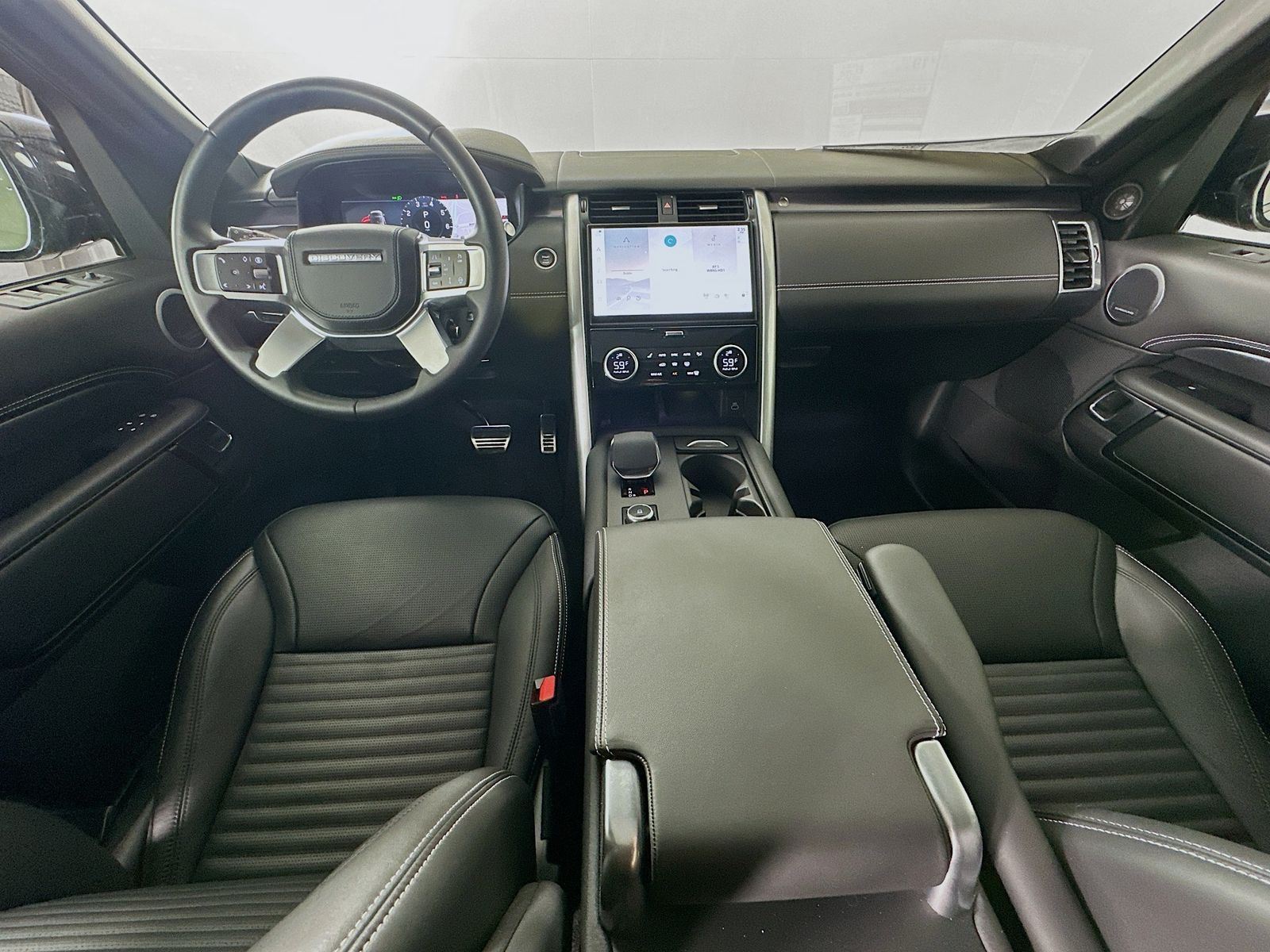 2025 Land Rover Discovery Metropolitan Edition - Photo 13