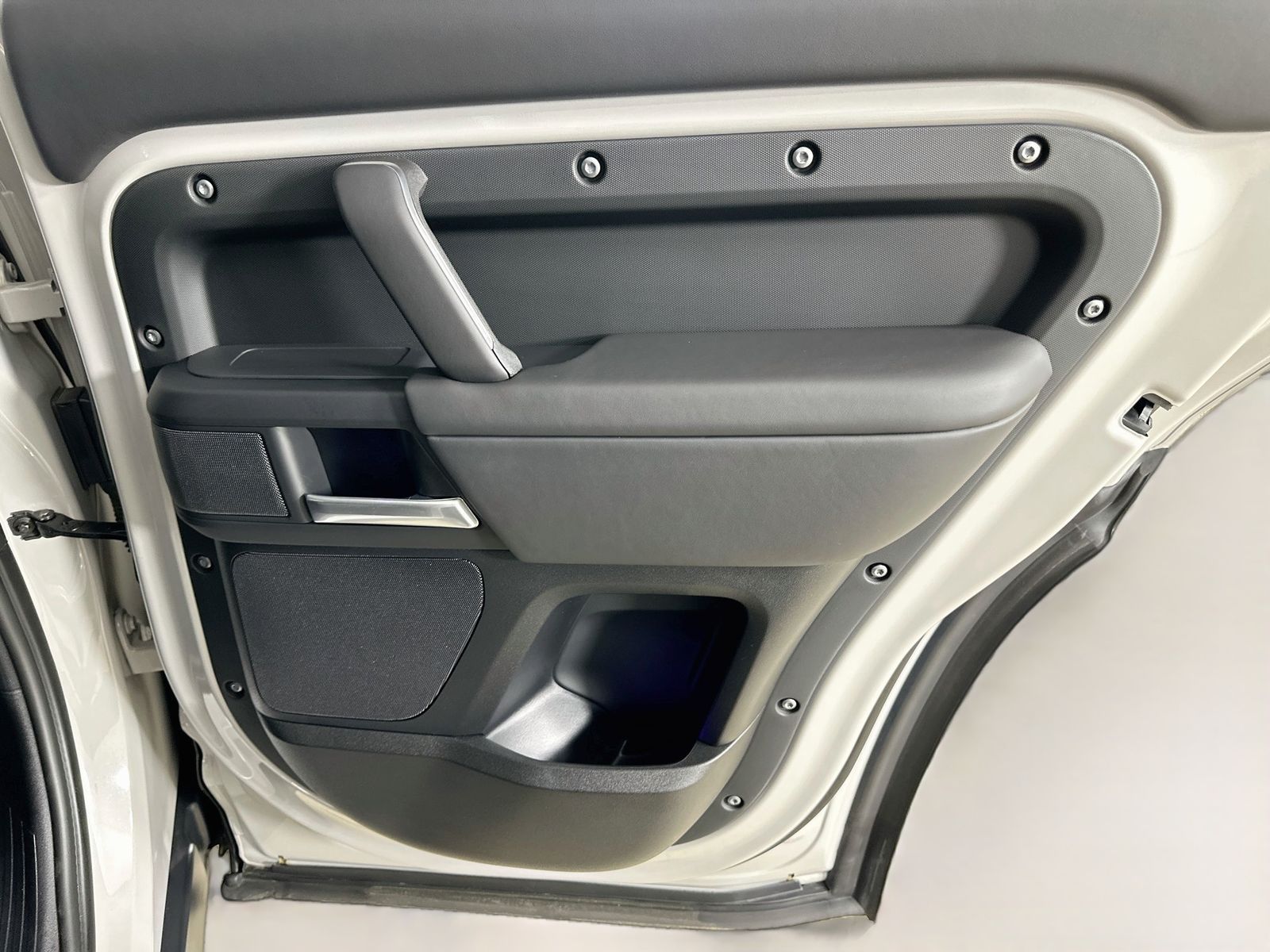 2026 Land Rover Defender X-Dynamic SE - Photo 41