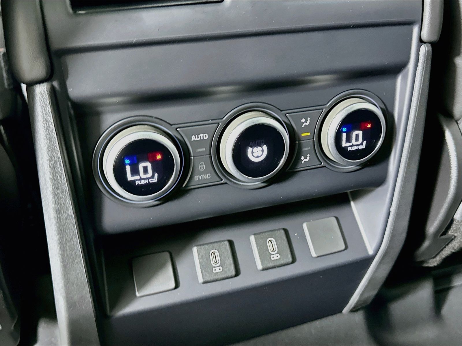 2026 Land Rover Defender X-Dynamic SE - Photo 37