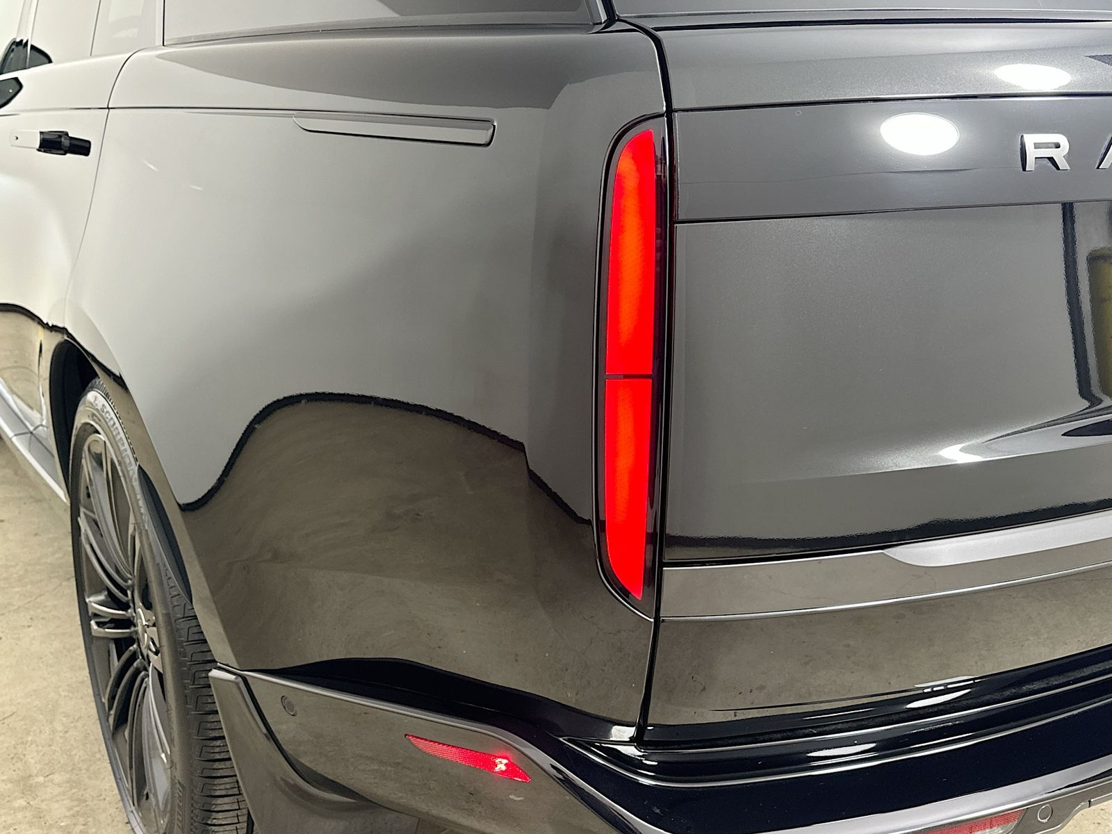 2025 Land Rover Range Rover SE - Photo 11