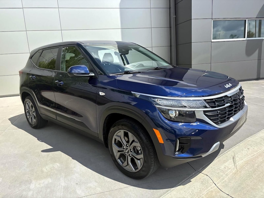 Used 2025 Kia Seltos LX SUV