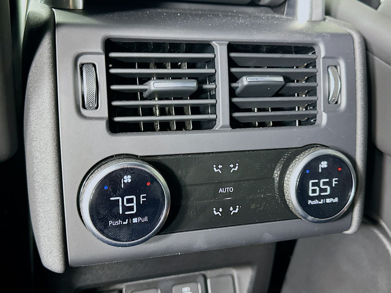 2025 Land Rover Discovery Metropolitan Edition - Photo 36