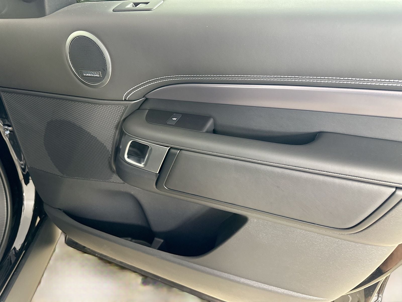 2025 Land Rover Discovery Metropolitan Edition - Photo 43