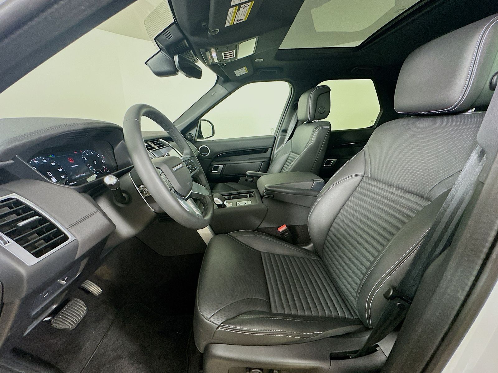 2025 Land Rover Discovery S - Photo 35