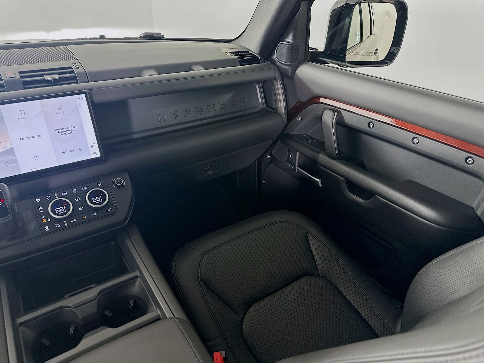 2025 Land Rover Defender S - Photo 20