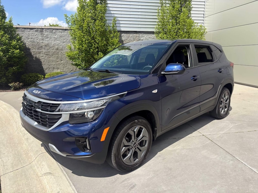 Used 2025 Kia Seltos LX SUV