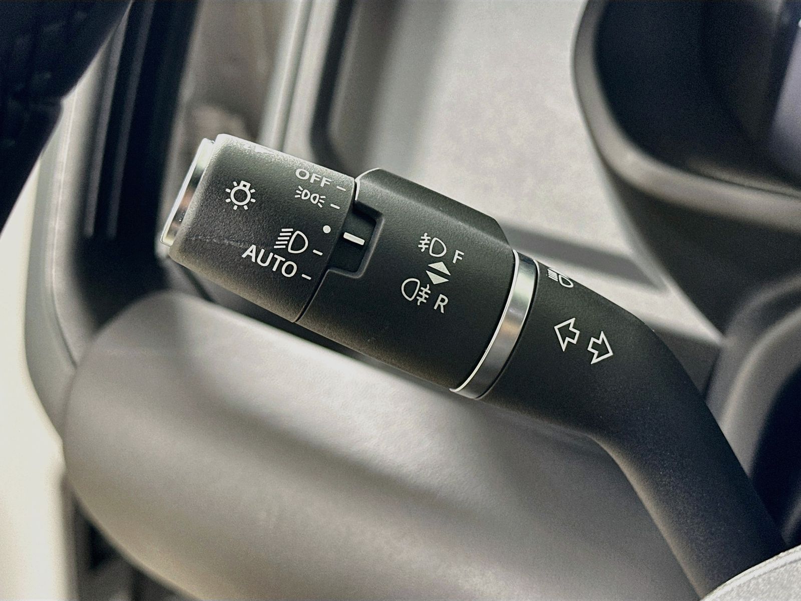 2026 Land Rover Defender X-Dynamic SE - Photo 21