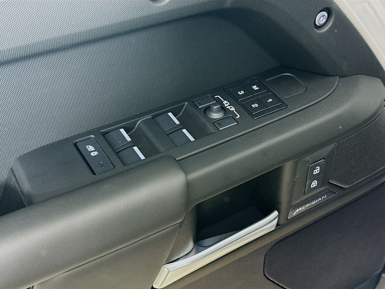 2026 Land Rover Defender S - Photo 18