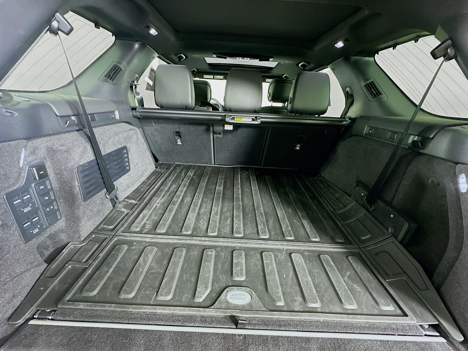 2025 Land Rover Discovery Metropolitan Edition - Photo 39
