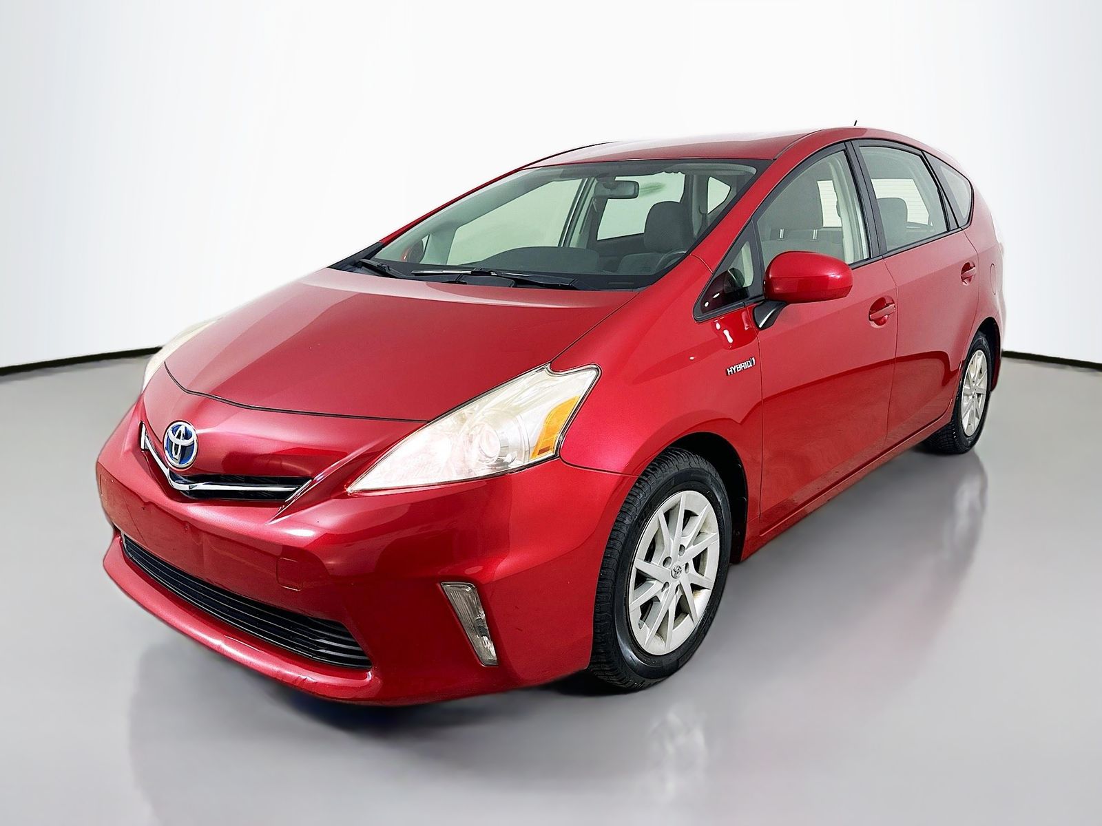 2013 Toyota Prius v Three's photo