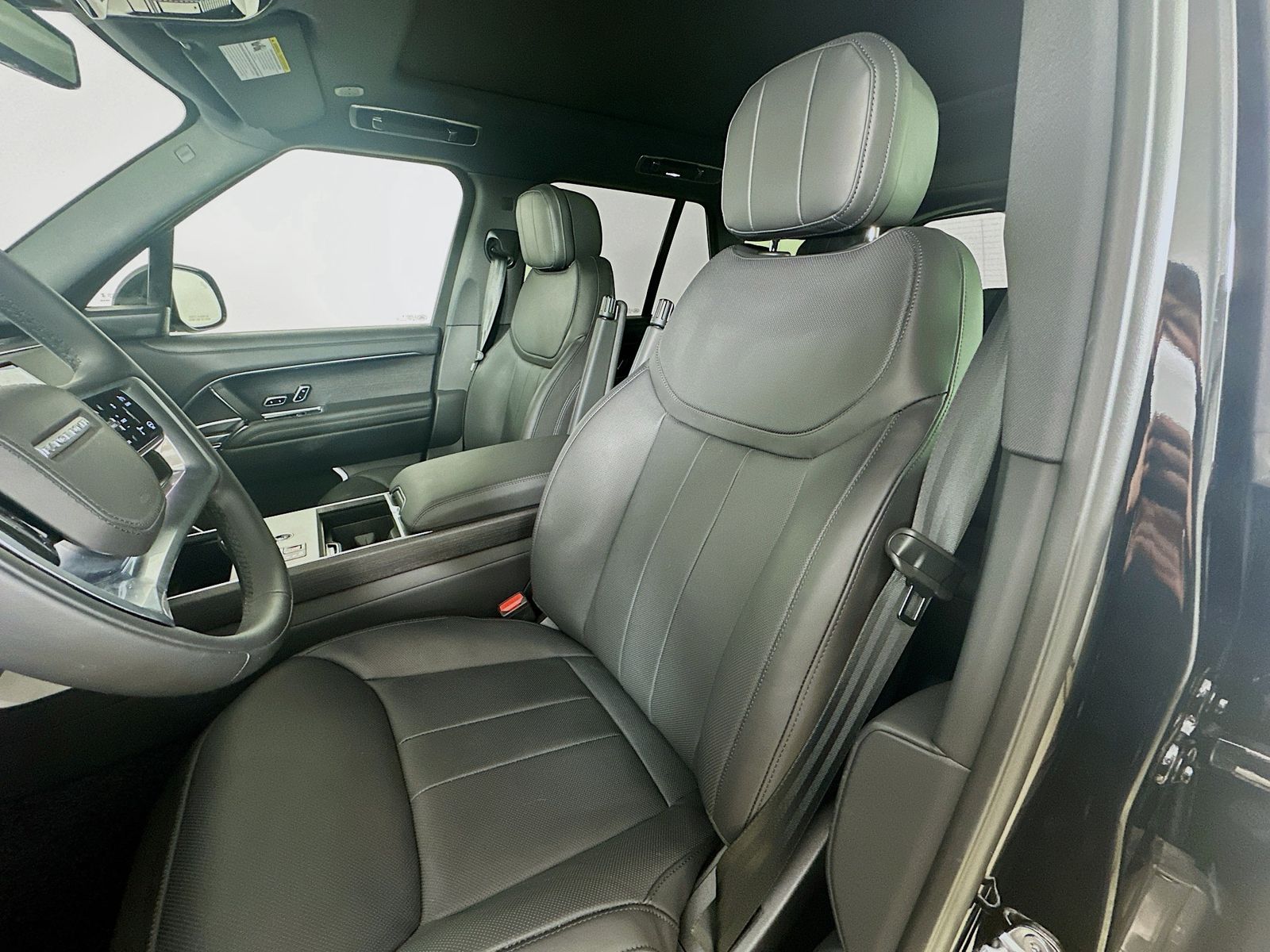 2025 Land Rover Range Rover SE - Photo 31