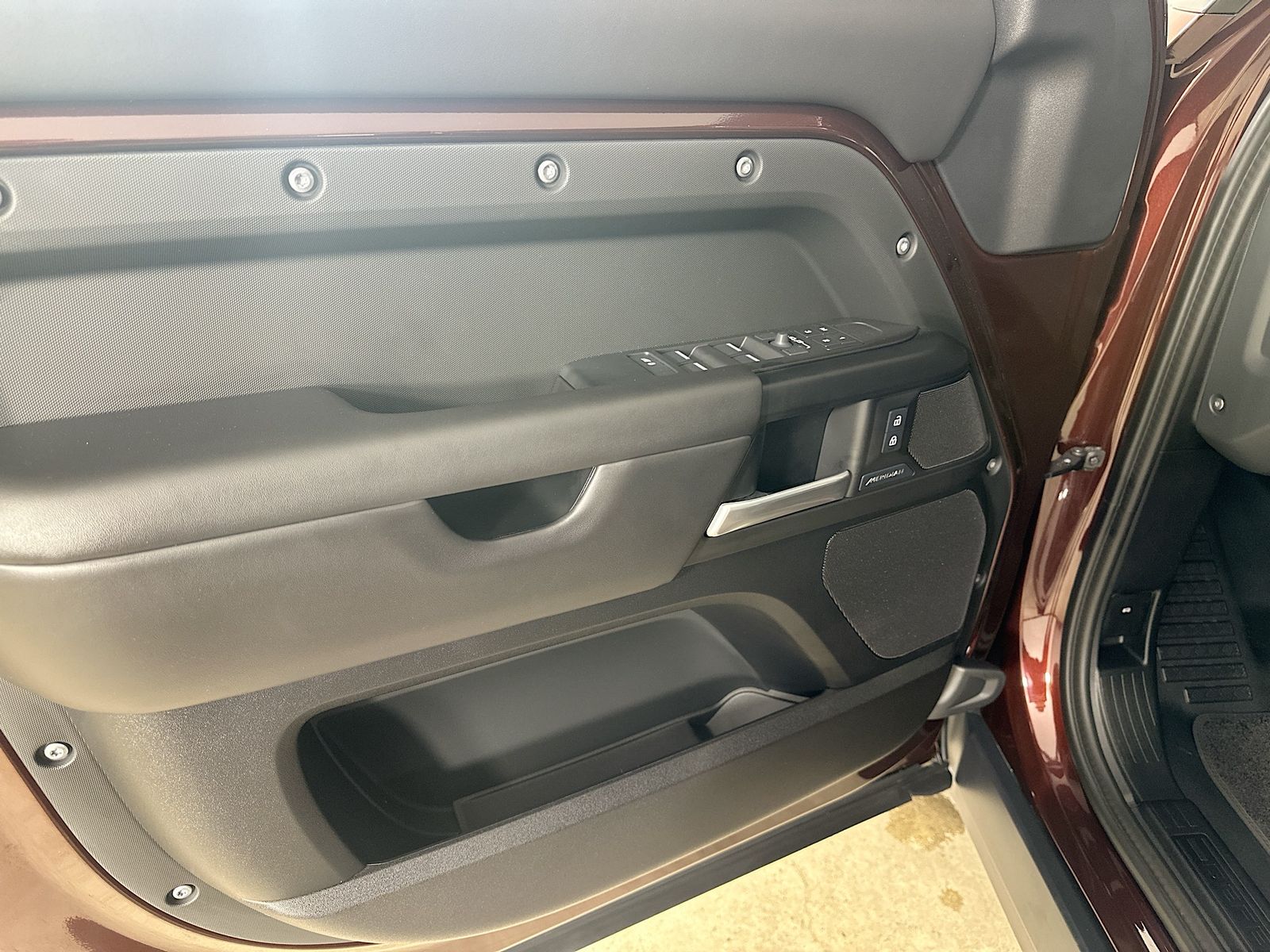 2025 Land Rover Defender S - Photo 16