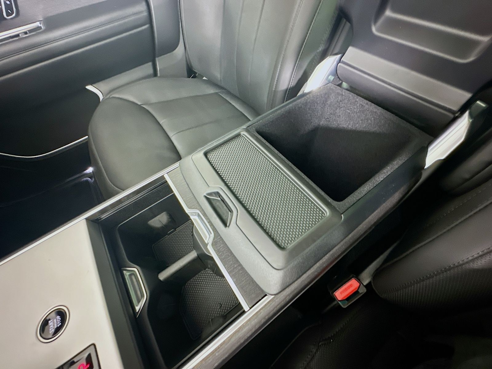 2025 Land Rover Range Rover SE - Photo 27