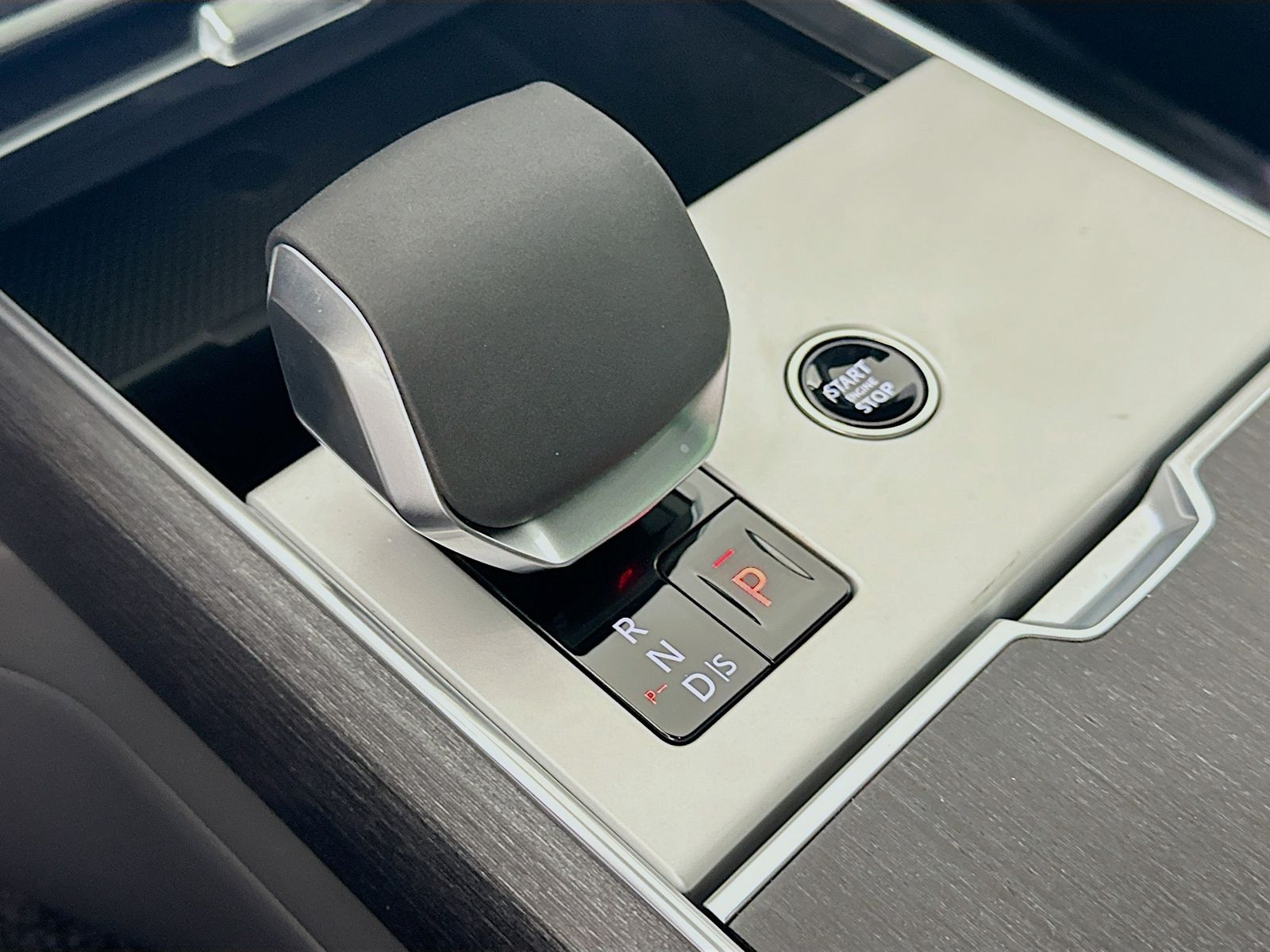 2025 Land Rover Range Rover SE - Photo 26