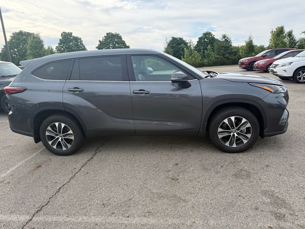 Used 2022 Toyota Highlander XLE SUV