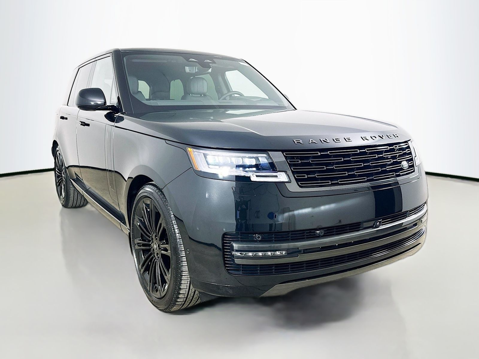 2025 Land Rover Range Rover SE - Photo 3