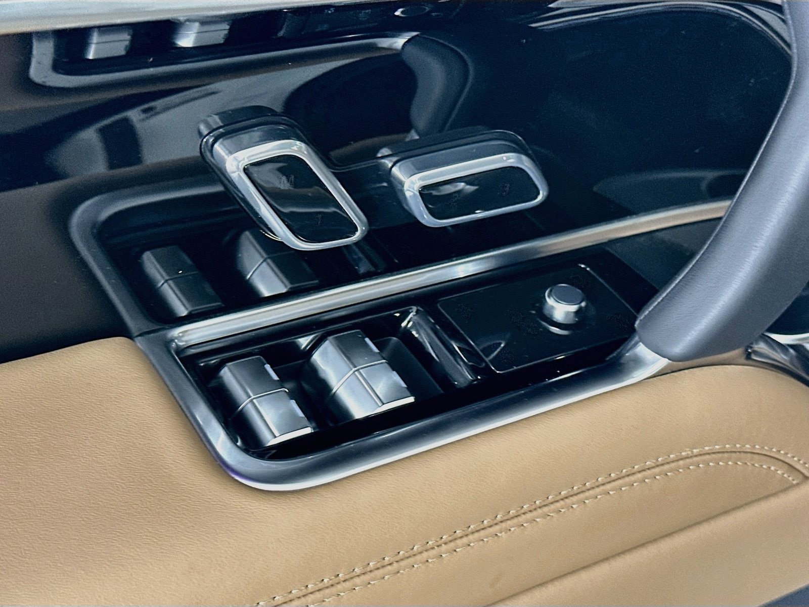 2026 Land Rover Range Rover SE - Photo 17