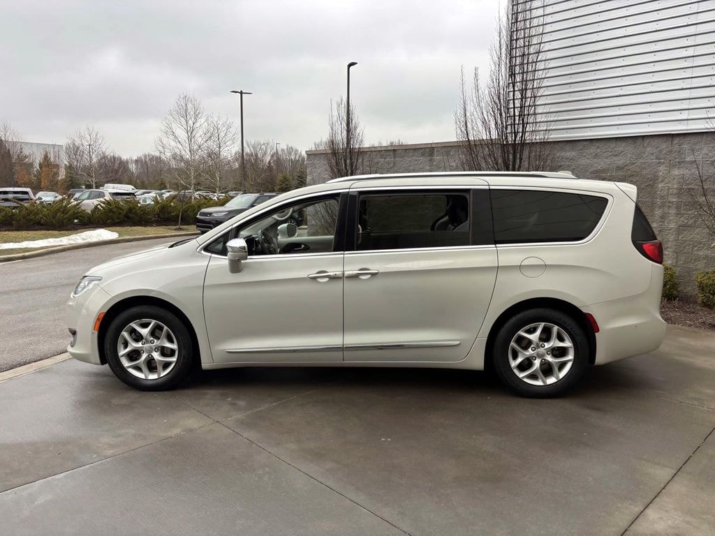 Used 2019 Chrysler Pacifica Limited Minivan/Van