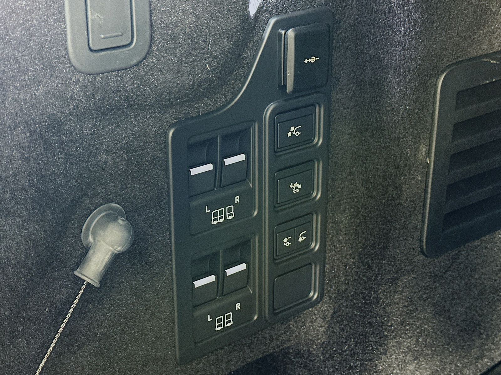2025 Land Rover Discovery Metropolitan Edition - Photo 40