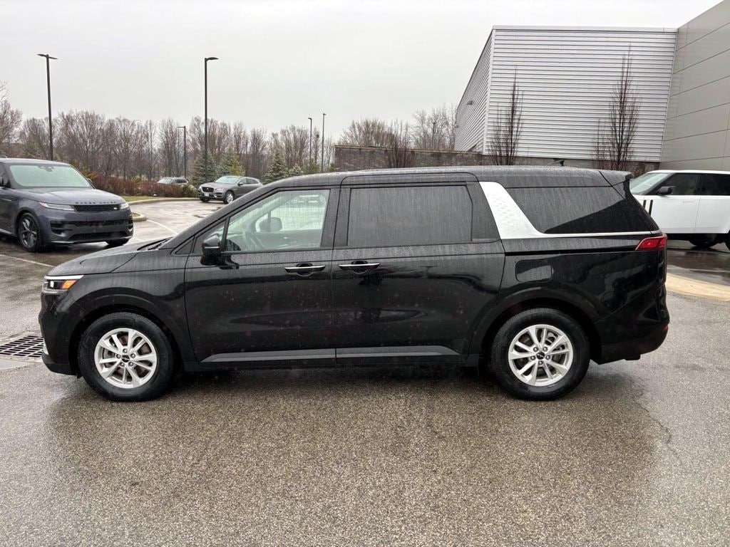 Used 2024 Kia Carnival LX Minivan/Van