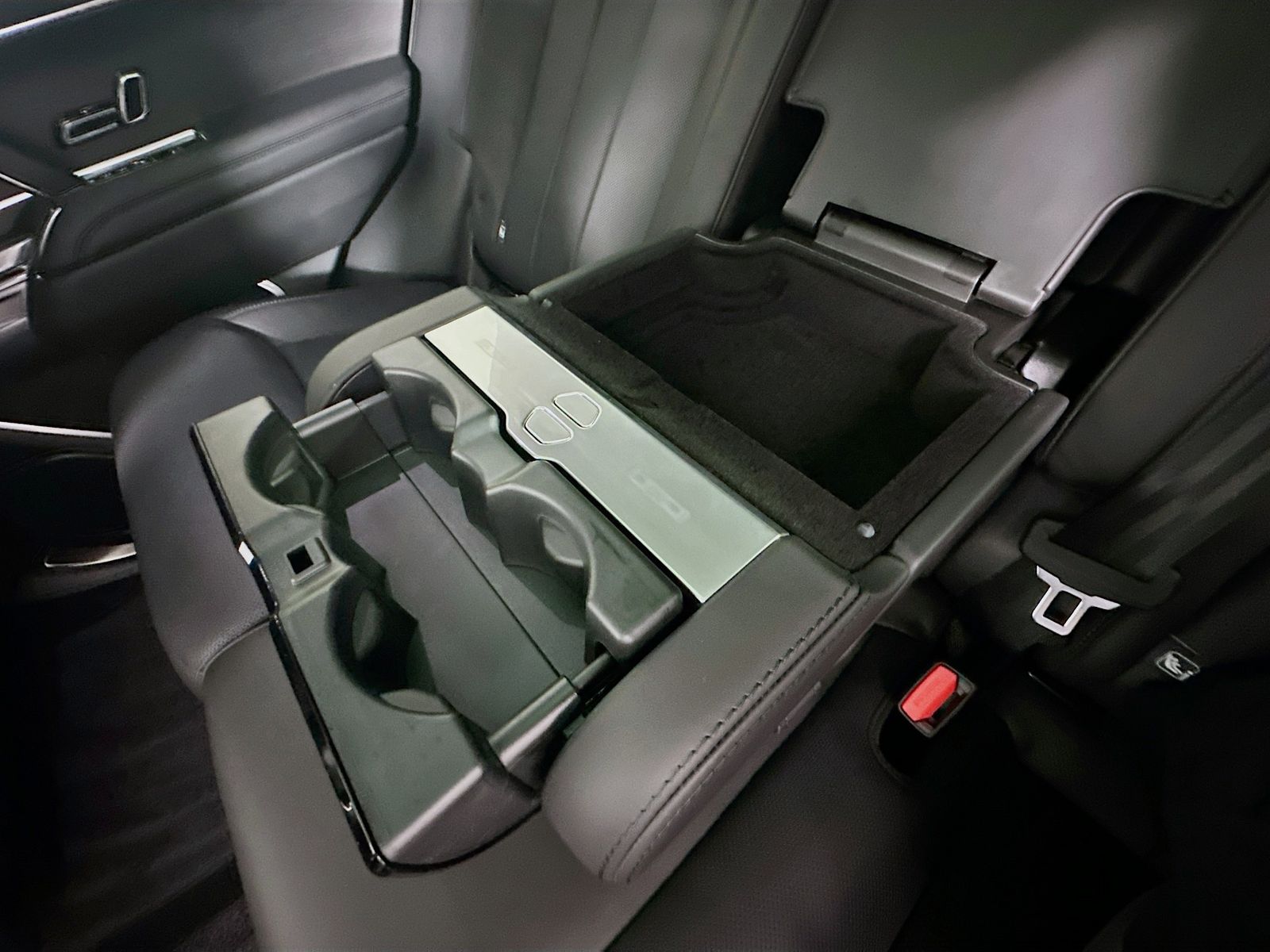 2025 Land Rover Range Rover SE - Photo 46