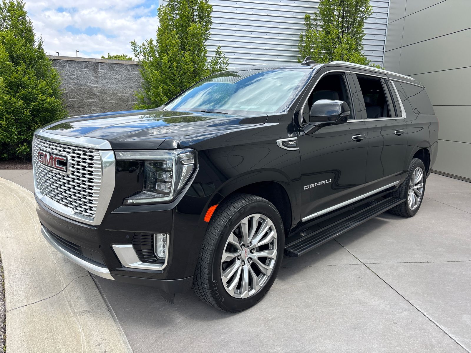 2021 GMC Yukon Denali's photo