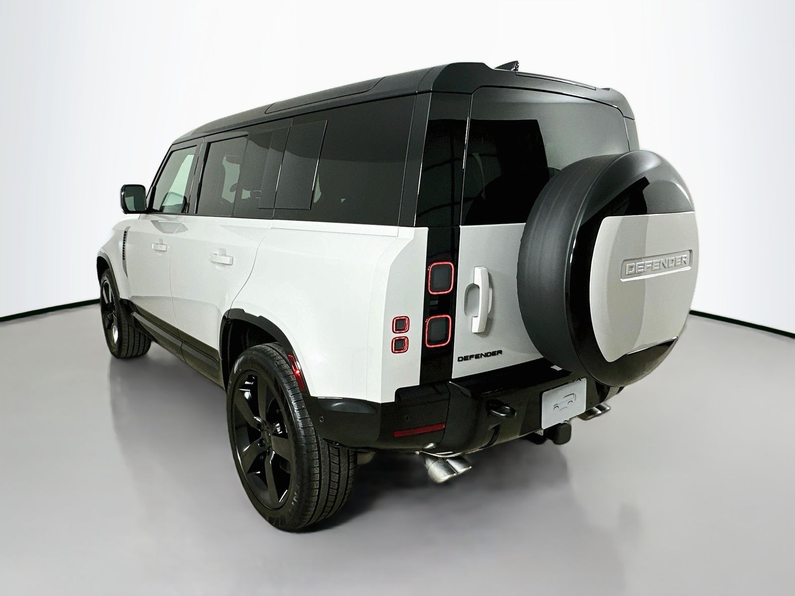 2026 Land Rover Defender X-Dynamic SE - Photo 7