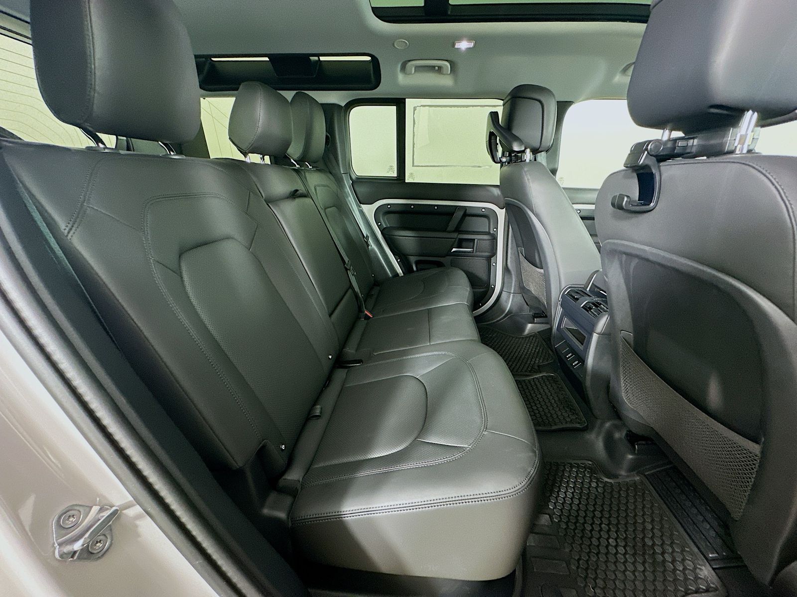 2026 Land Rover Defender S - Photo 42