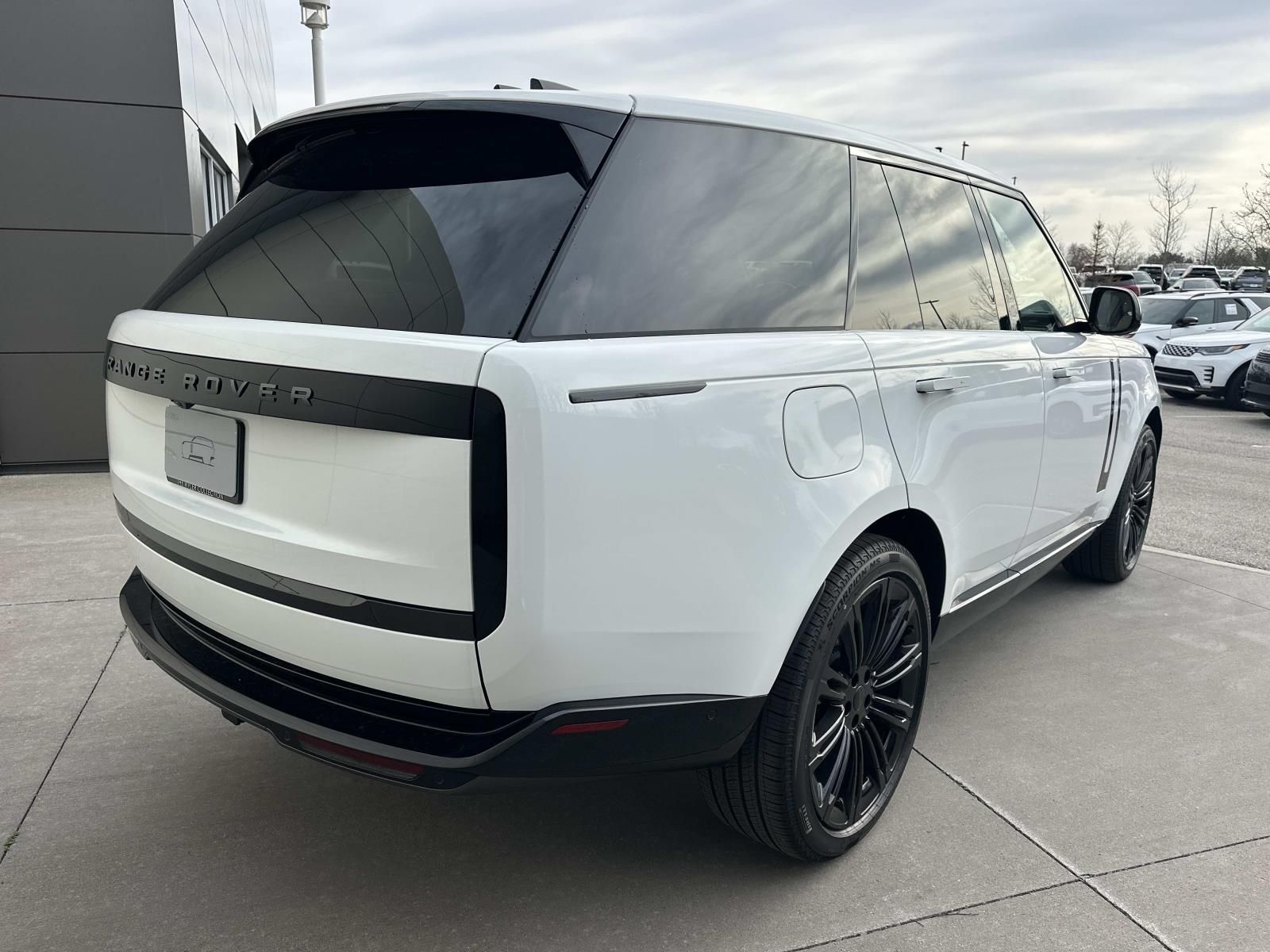 2026 Land Rover Range Rover SE - Photo 5