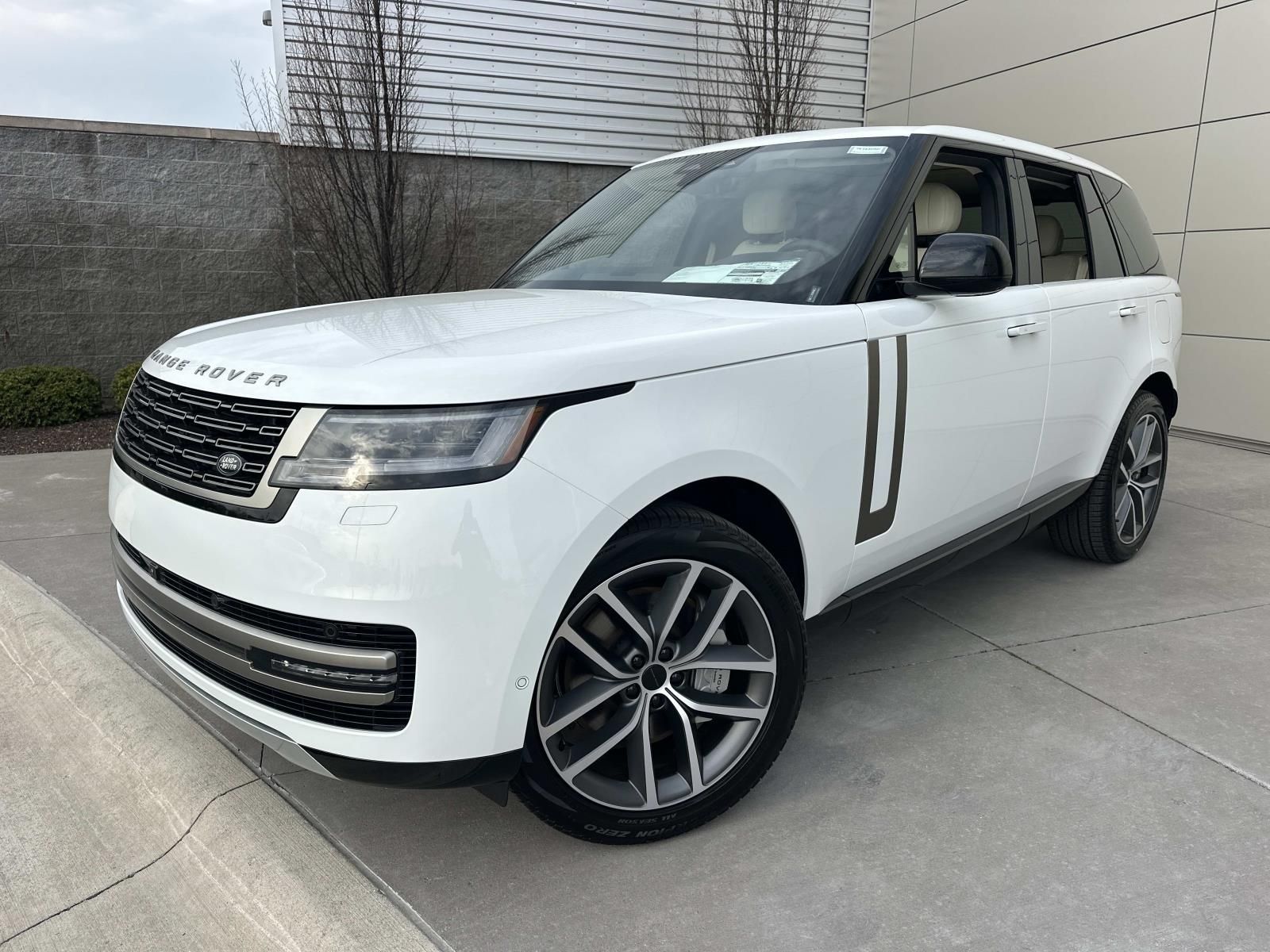 2026 Land Rover Range Rover 3.0 PHEV SE SWB's photo