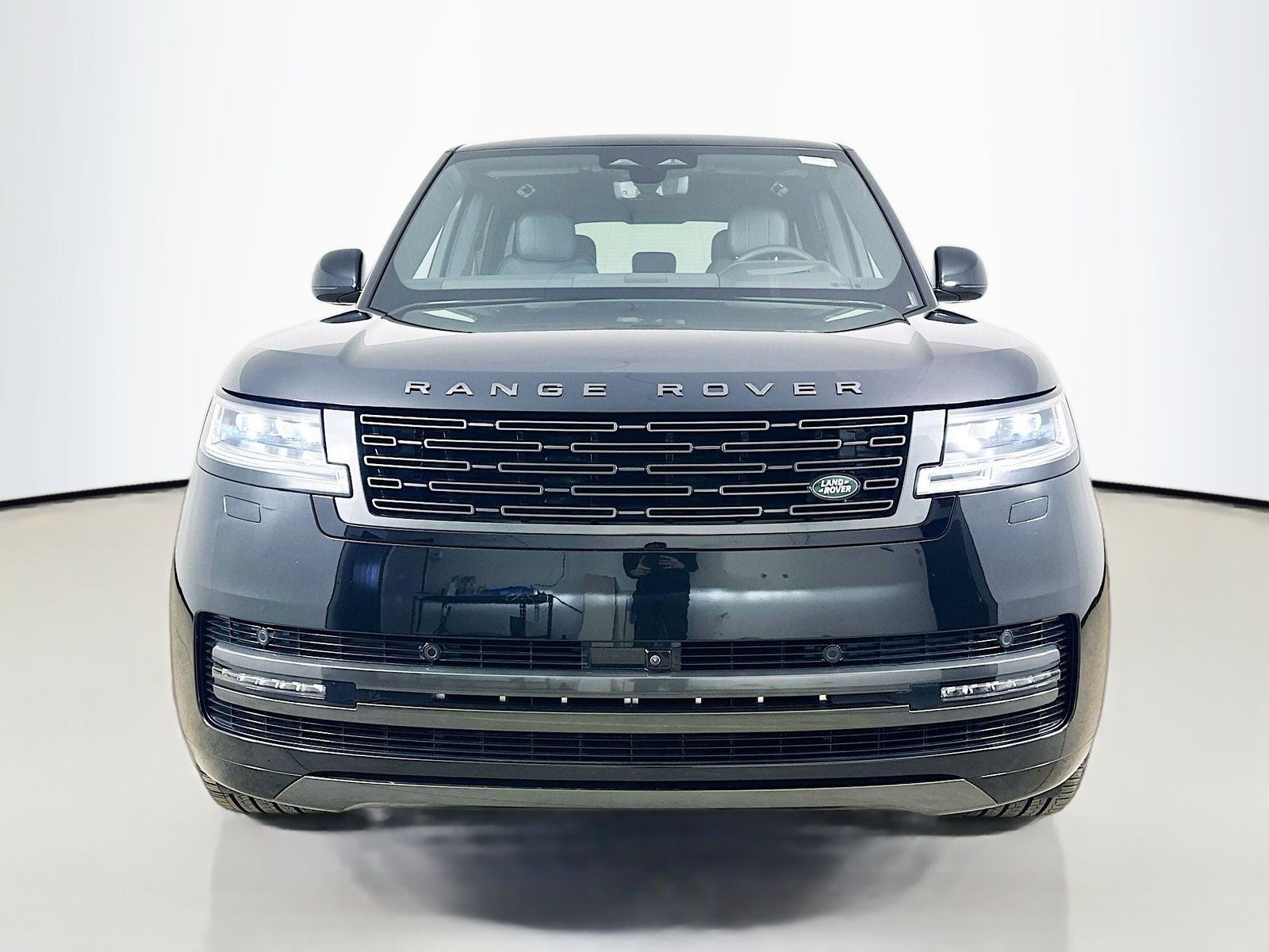 2025 Land Rover Range Rover SE - Photo 2