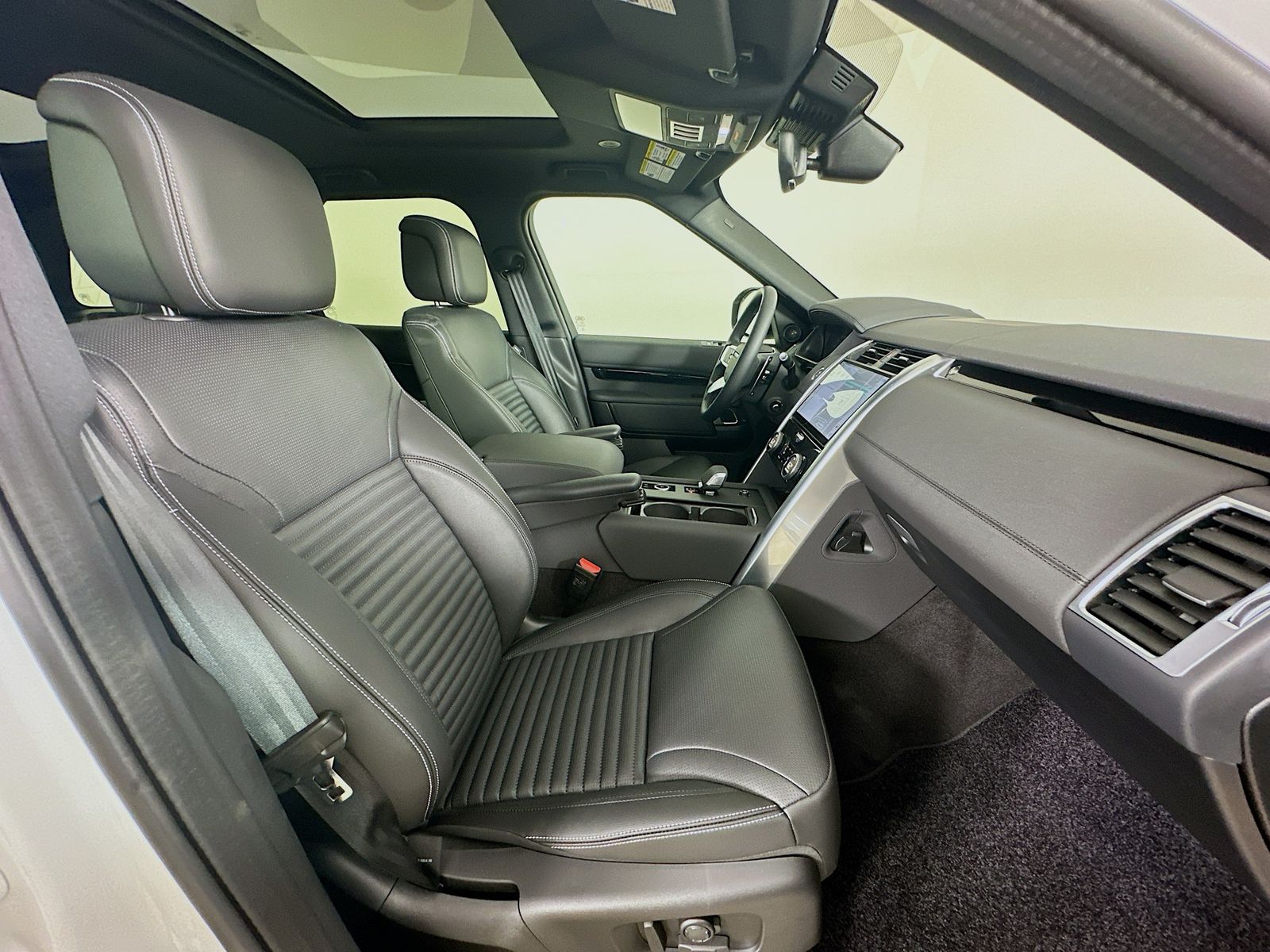 2025 Land Rover Discovery S - Photo 47