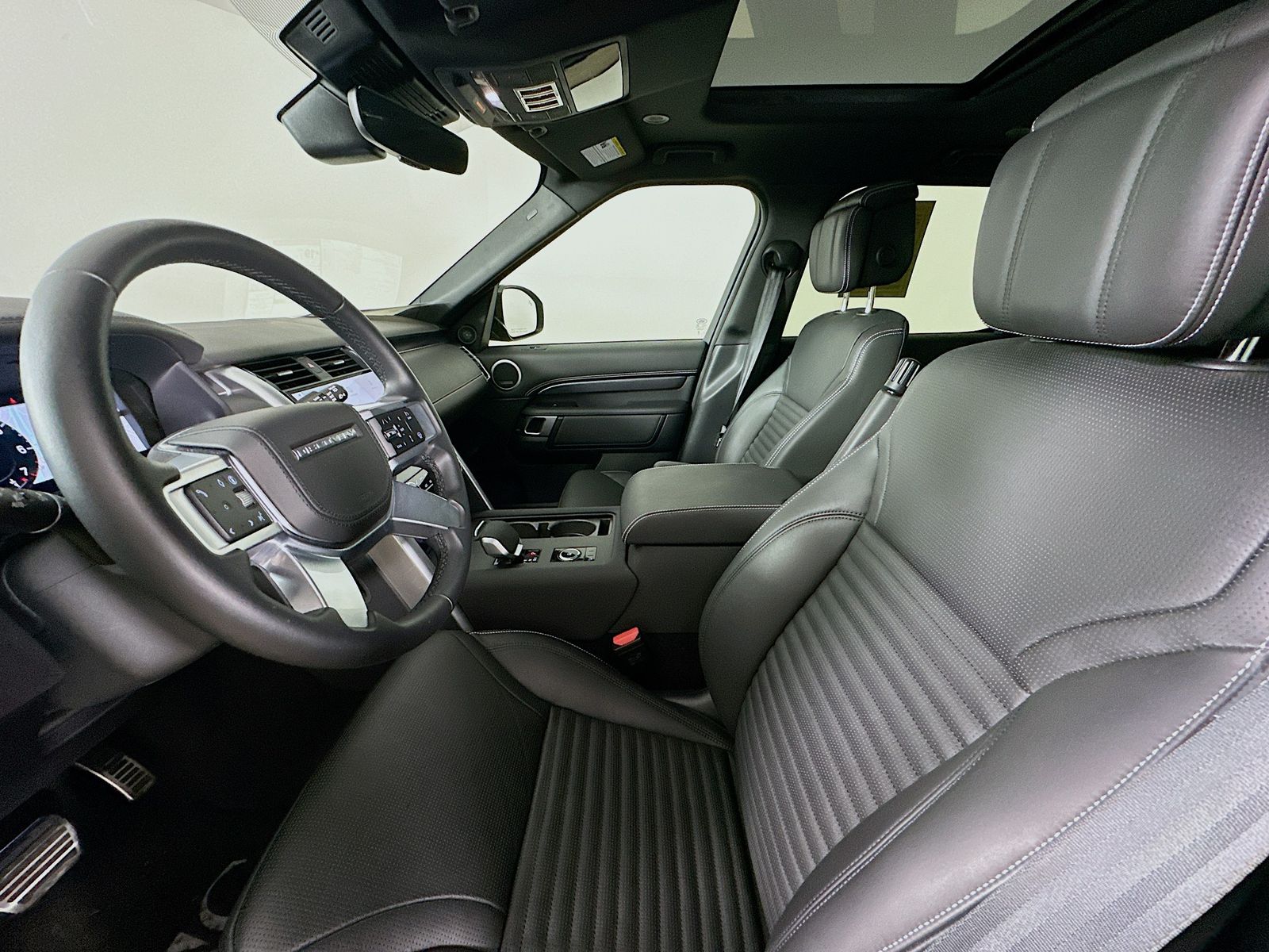 2025 Land Rover Discovery Metropolitan Edition - Photo 32