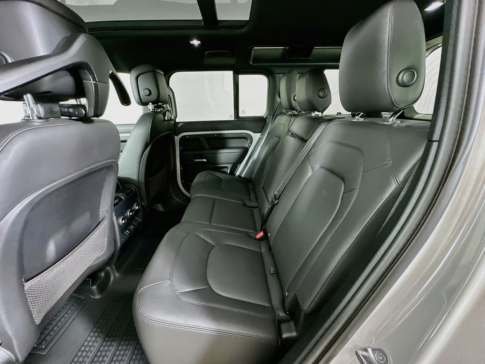 2026 Land Rover Defender X-Dynamic SE - Photo 38