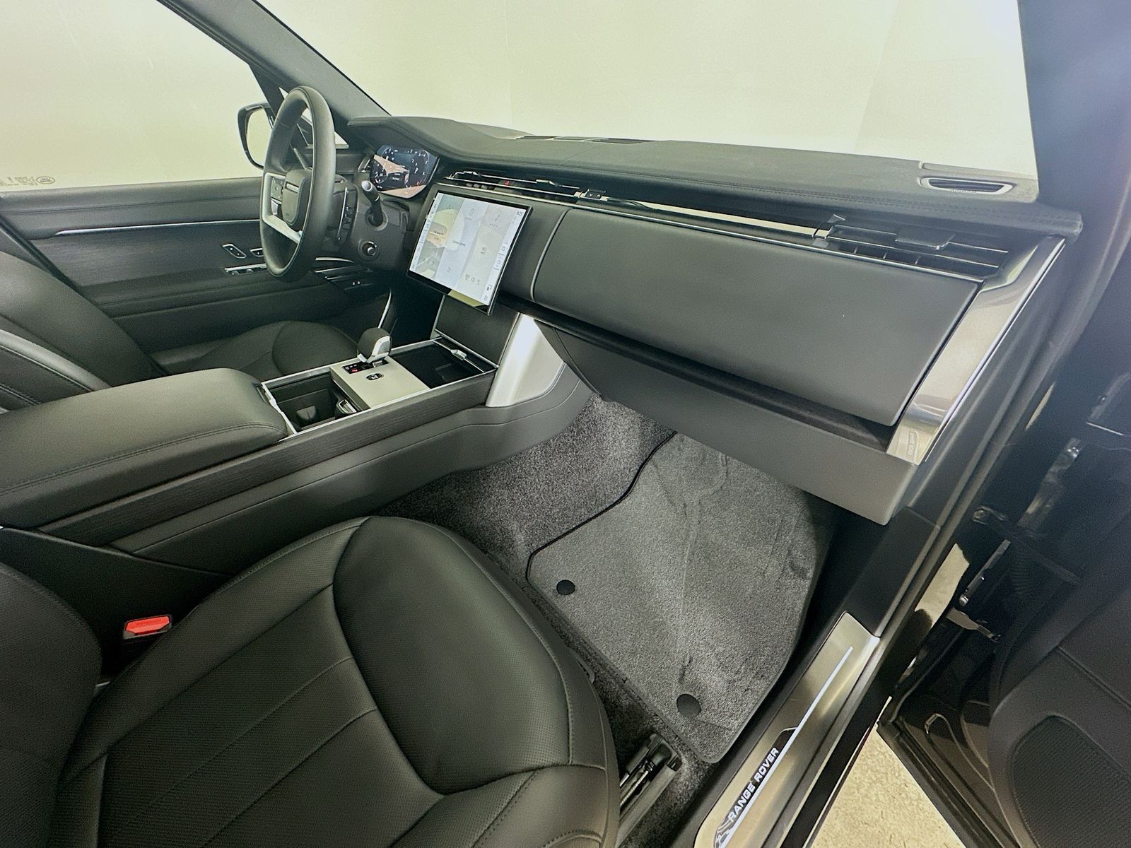 2025 Land Rover Range Rover SE - Photo 45