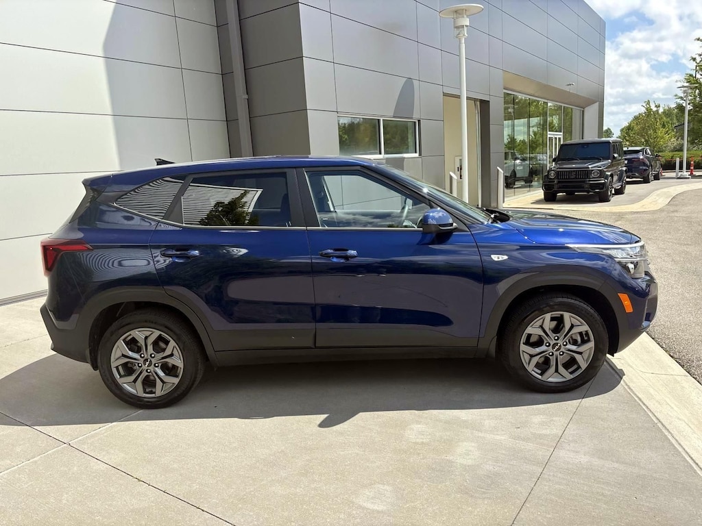 Used 2025 Kia Seltos LX SUV