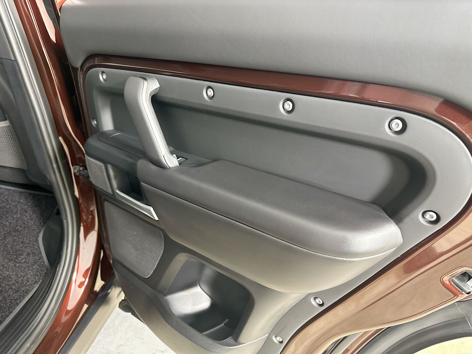2025 Land Rover Defender S - Photo 39
